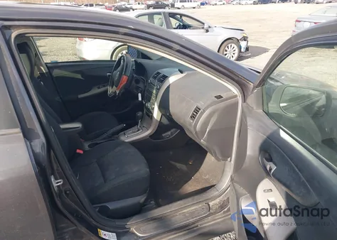 2010 Toyota Corolla S z USA, uszkodzony, nr VIN 1NXBU4EE7AZ375382